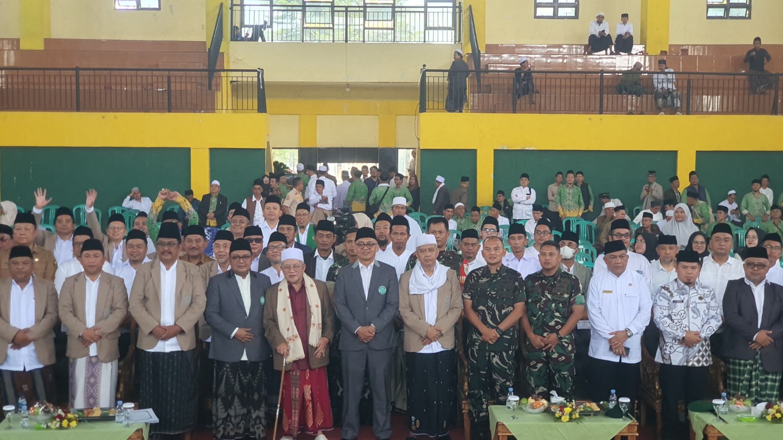 FOTO BERSAMA FORKOPIMDA DAN TAMU UNDANGAN
